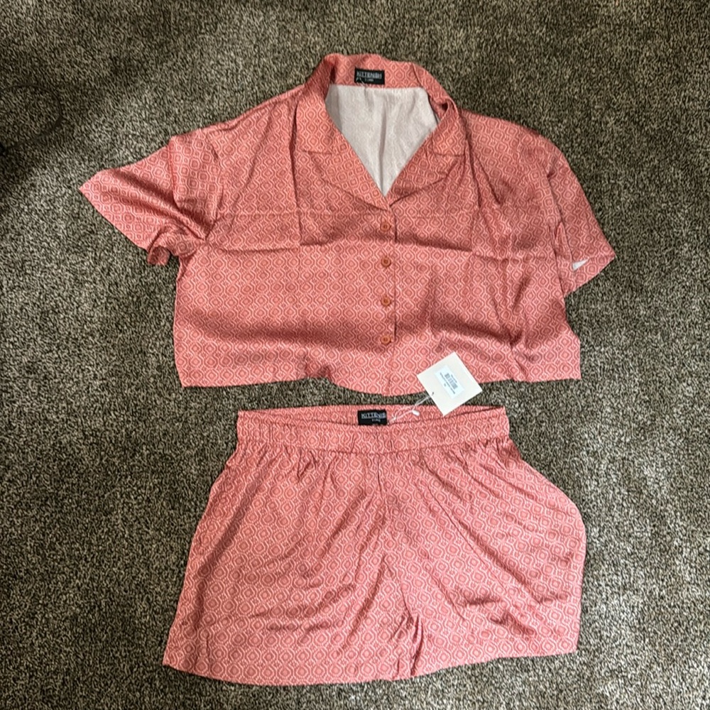 Kittenish lounge Set NWT